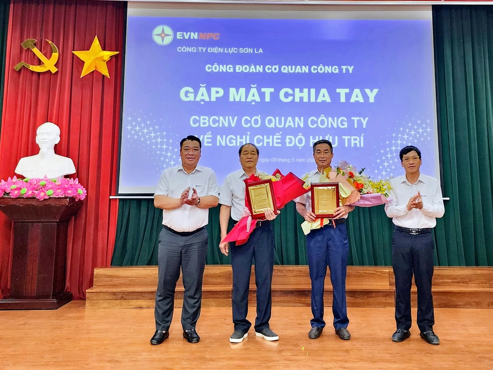 Công ty Điện lực Sơn La tổ chức chia tay CBCNV nghỉ hưu
